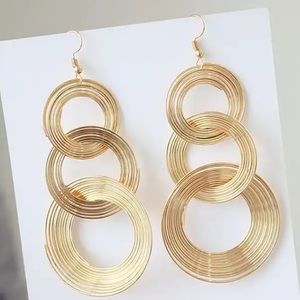 NWOT Beautiful Retro Geometry Multilayer Rings Gold Toned Earrings with hooks